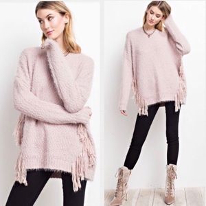 💗Fuzzy Wuzzy SOFT Orchid Fringe Sweater. S-M-L